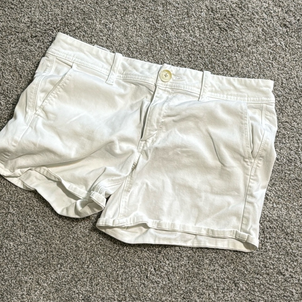 White denim shorts, size 6